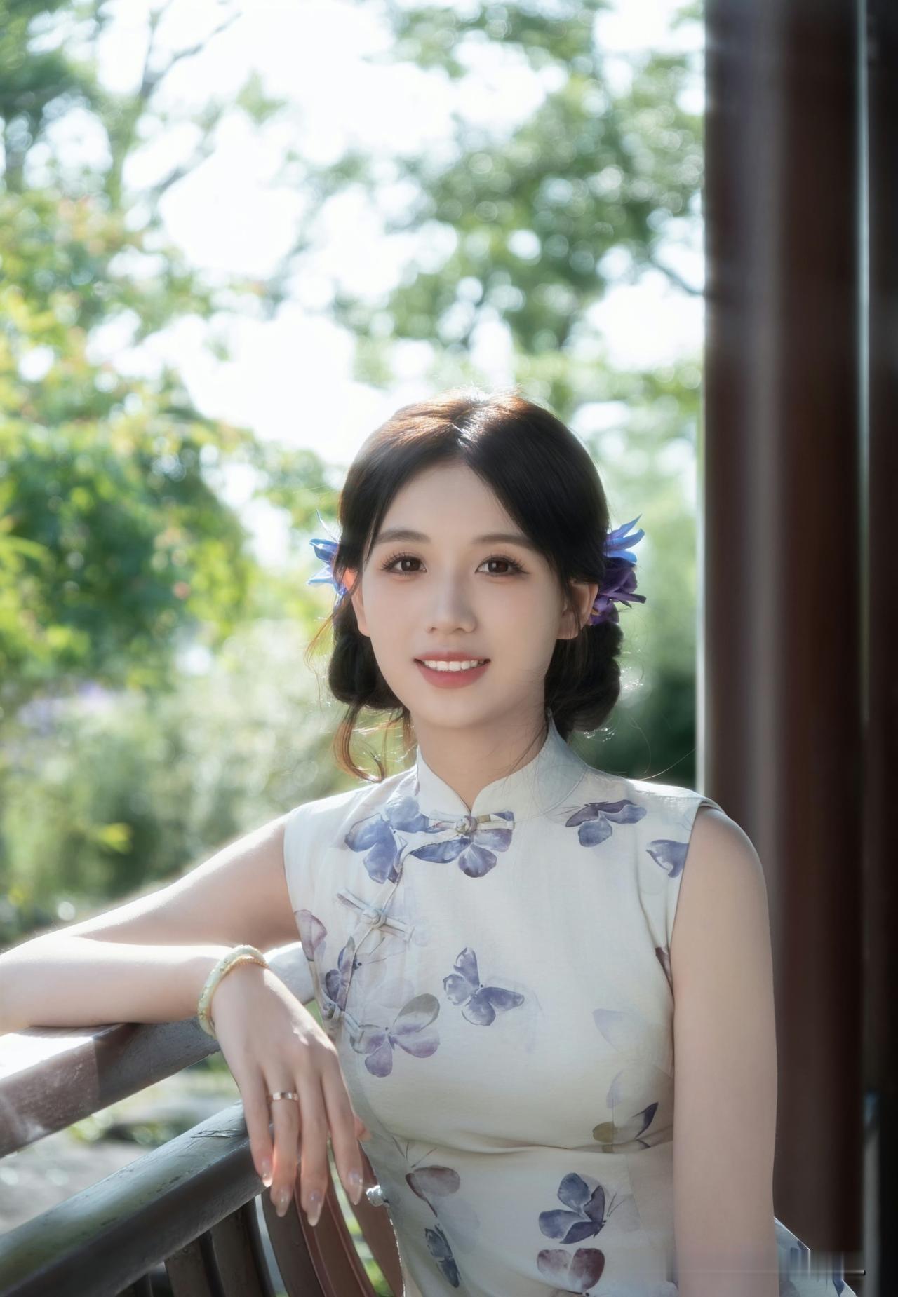 旗袍、纸伞、庭院深深，风里都是温婉的诗意，一颦一笑皆是东方韵味。