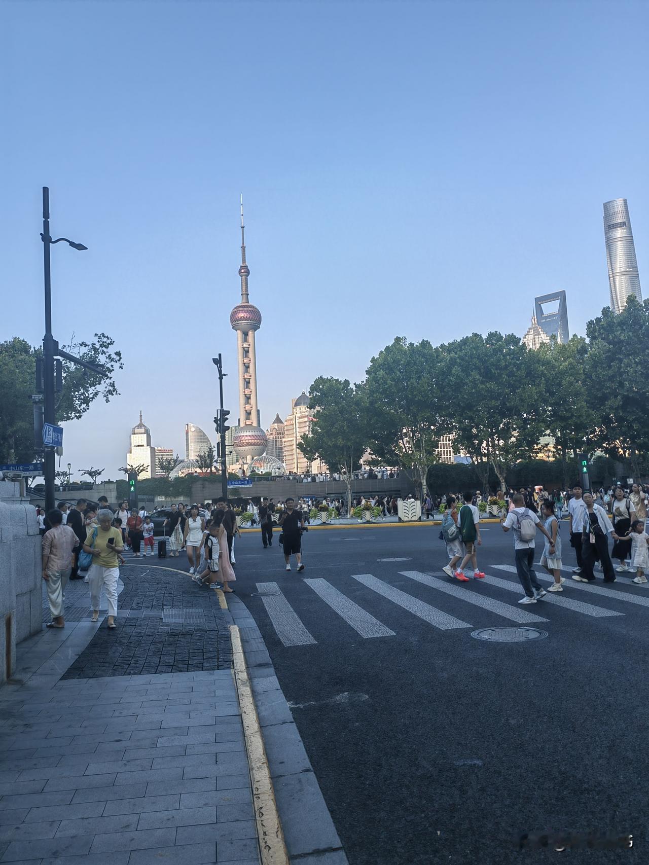 上海人讲话，有两个版本不管你熟悉不熟悉、到没到过上海，反正大家知道，上海人