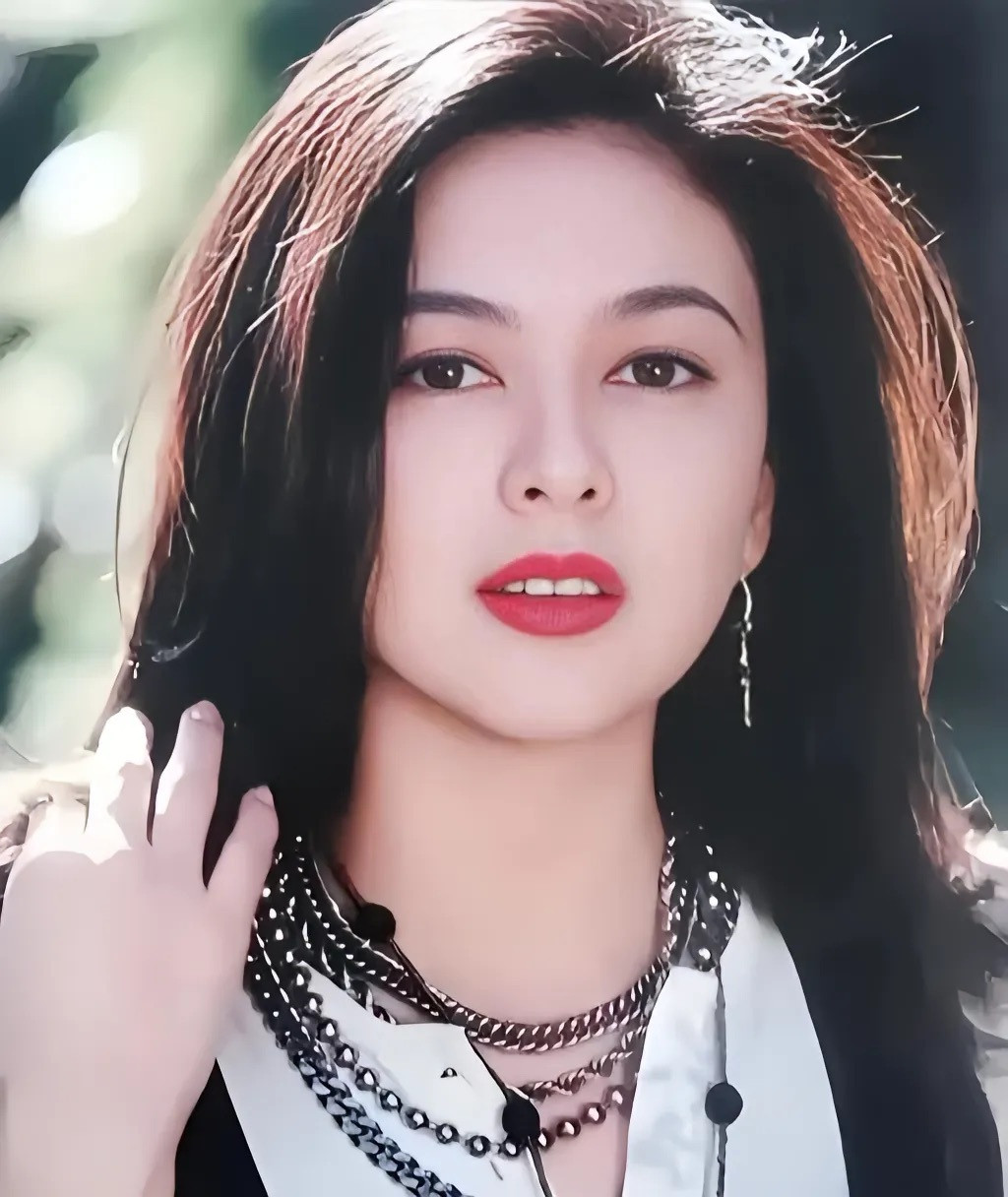 美丽的尽头就是上镜即毁容….​​​