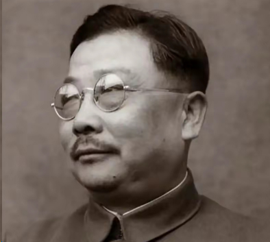 1949年，李克农走进毛主席房间，脸色瞬间大变，扭身冲向寺庙，多亏了他这一举动，