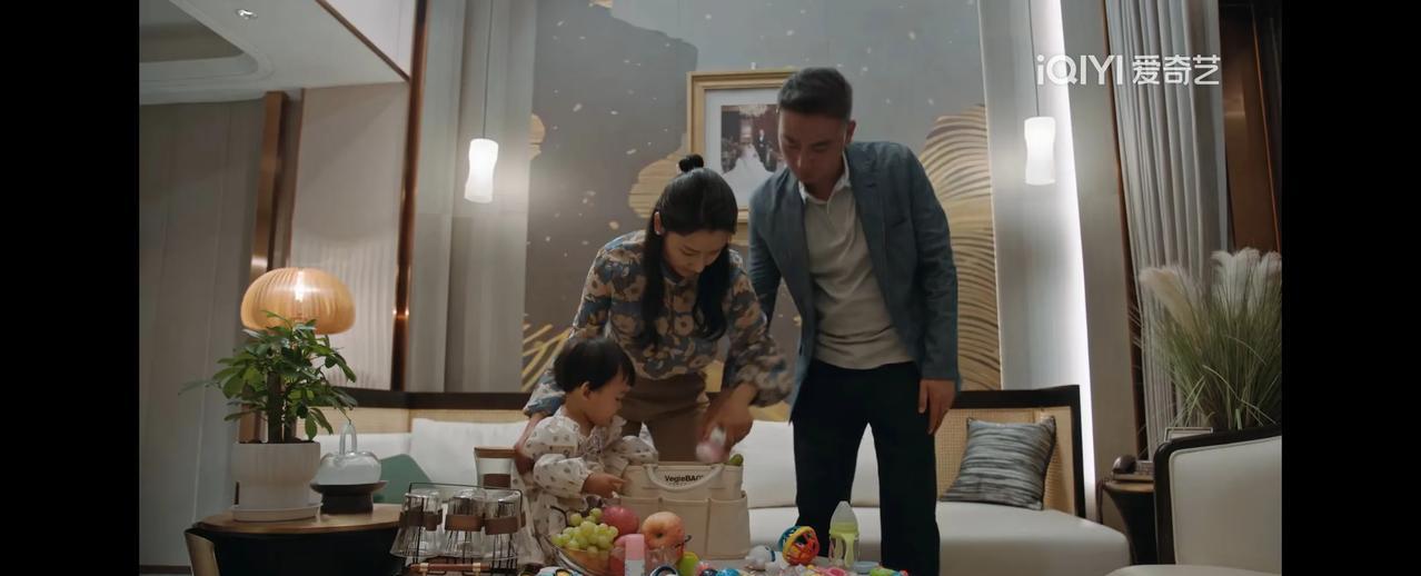 《利剑玫瑰》这剧情真能胡扯！吴斌建议给付浩辰送孩子，叶修明就同意了；付浩辰也心安