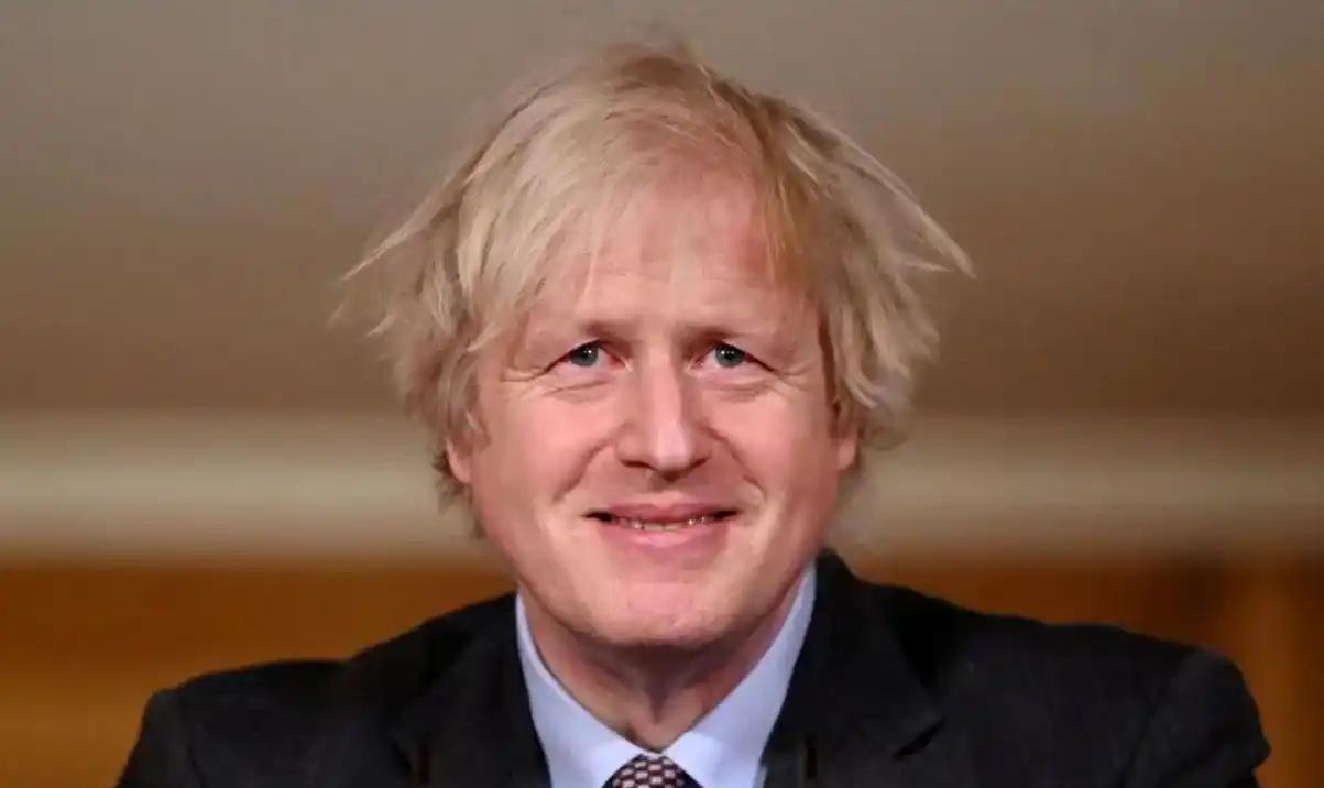 【英航母在解放军前面落荒而逃，不敢靠近台海，约翰逊窜台打秋风】这段时间在台海问