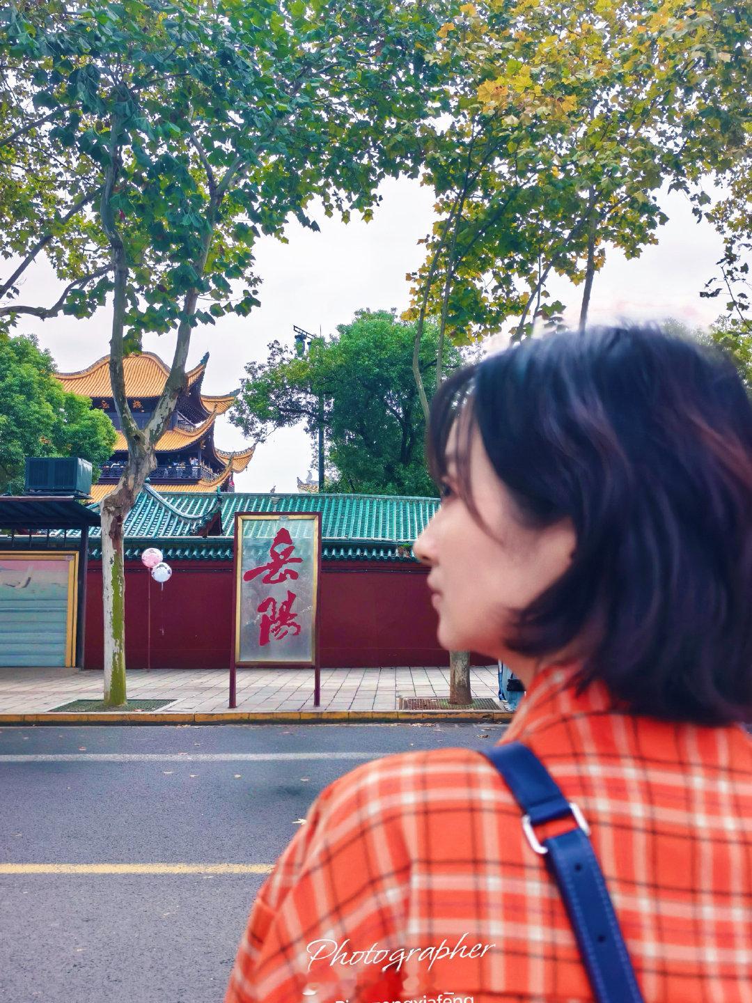 一些岳阳楼＆巴陵广场游客打卡照我妈的oppo手机自带拉腿+美颜拍人像真的好厉害​