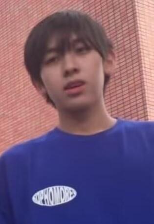 林志颖儿子Kimi正面照曝光，16岁的阳光少年。依稀还能看到他小时候奶声奶气的