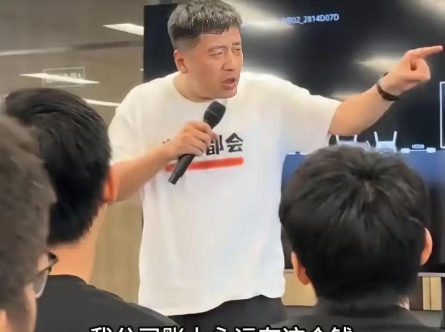 中国人太含蓄了，看到网上太多诋毁张雪峰卷钱言论的视频，卖国的没人喷，爱国的居然被