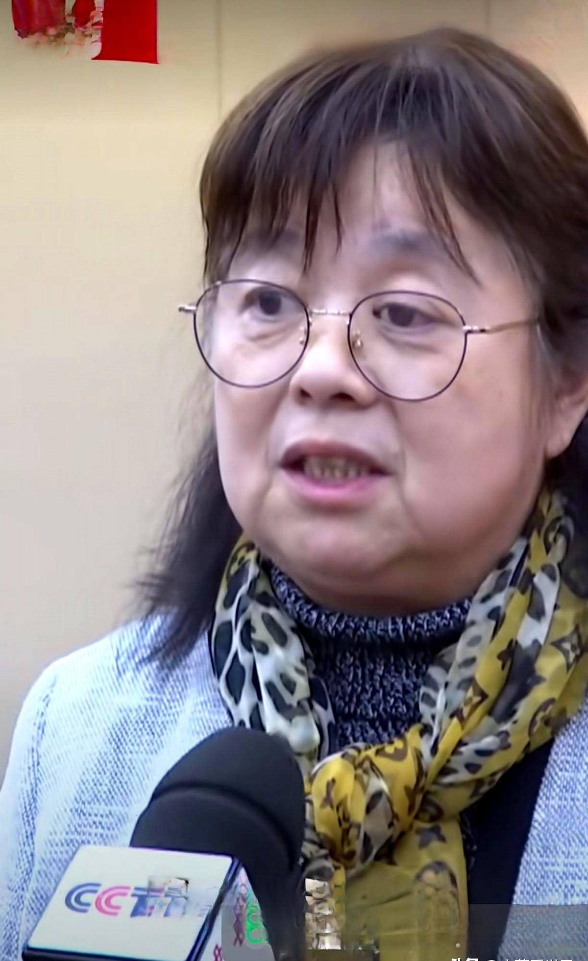 “原来烈士也会追剧哭。”《沉默的荣耀》把镜头对准隐蔽战线，先烈的孙辈们坐在客