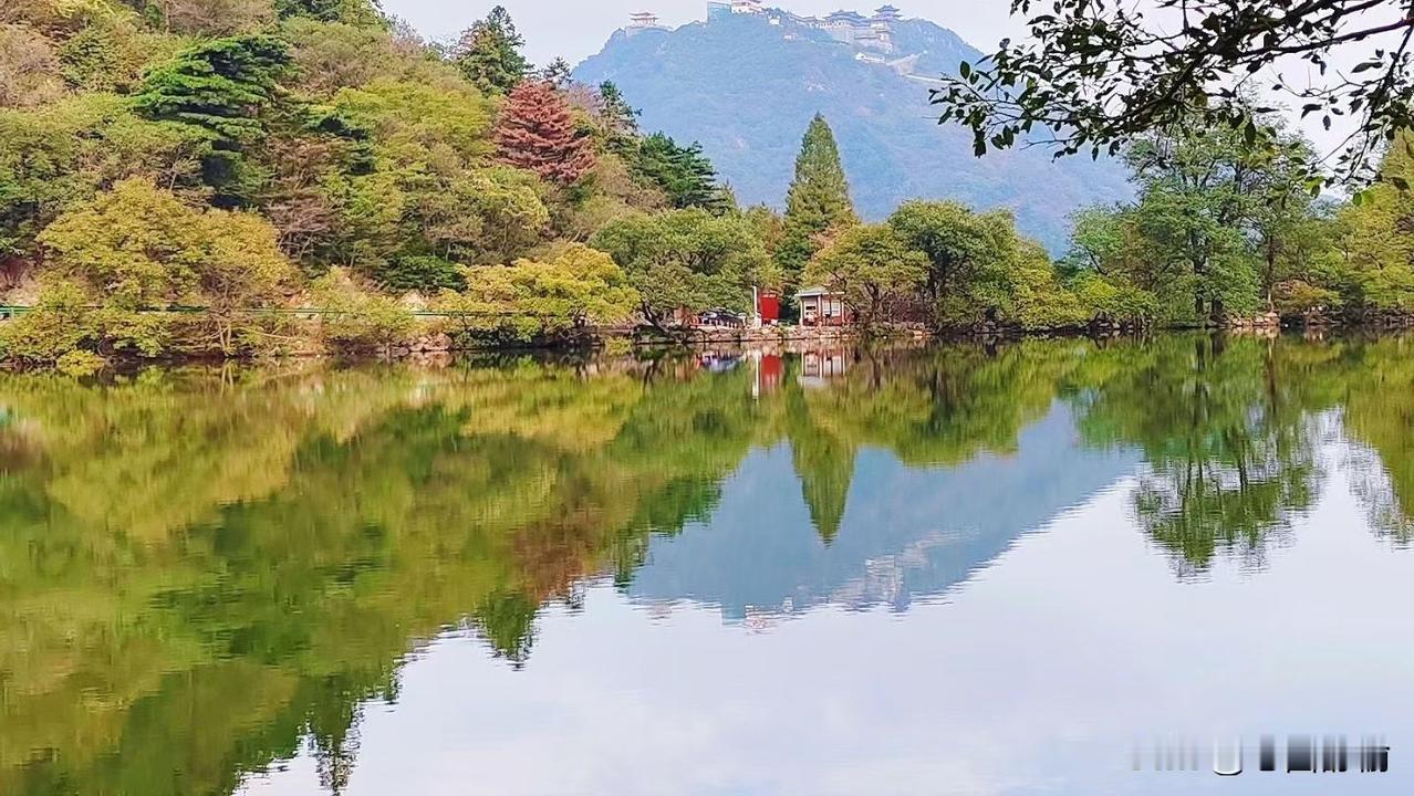 生活不止眼前的苟且，还有诗和远方的田野。诗和远方来日有诗和远方行走的诗和远方