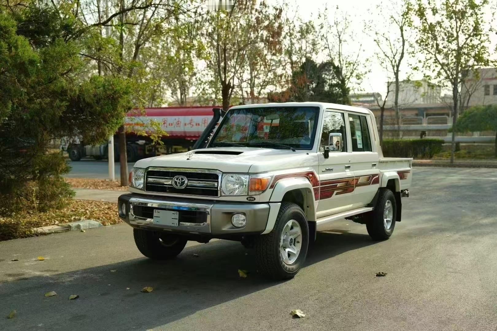 马斯克断言非自动驾驶燃油车终将消亡你看在这个年代了，丰田LC系列依然有它独到的市