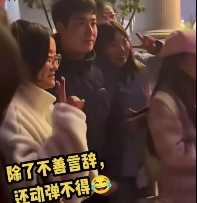 可苦了梁靖崑！乒超联赛第三阶段马上开战，国乒陆陆续续到达新疆，王楚钦、孙颖