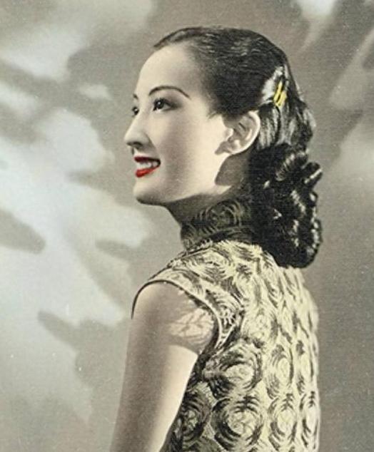 1926年，被戏称为“剥皮将军”的张宗昌终于如愿以偿霸占美人陈佩瑜，同房之夜，张