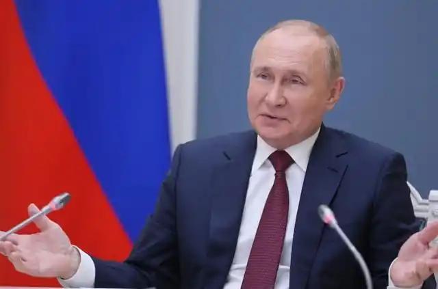 印度记者当场逼问普京“中印开战你站谁？”普京一句话让全场哑口无言......