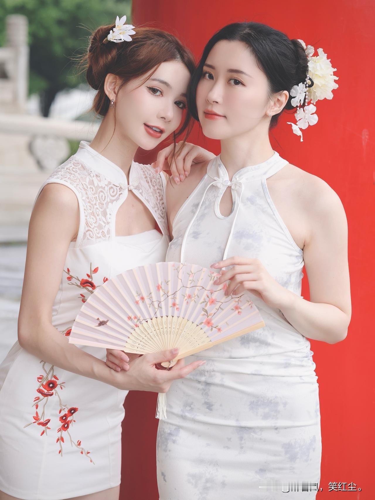 美女贴贴最养眼！气质佳美女