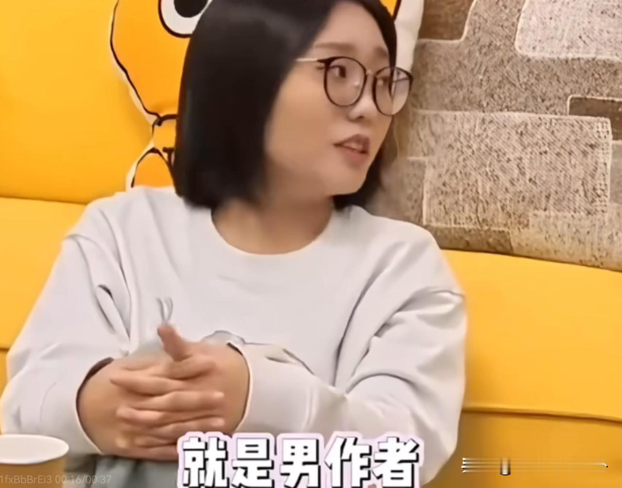 毛不易问李雪琴：“你看小说的时候，能猜出作者是男是女吗？”李雪琴说：“能，一般