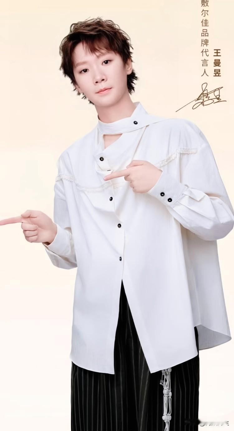 王曼昱代言的消息出来之后，很多网友都在讨论这个消息，品牌方也不闲着，第一时间
