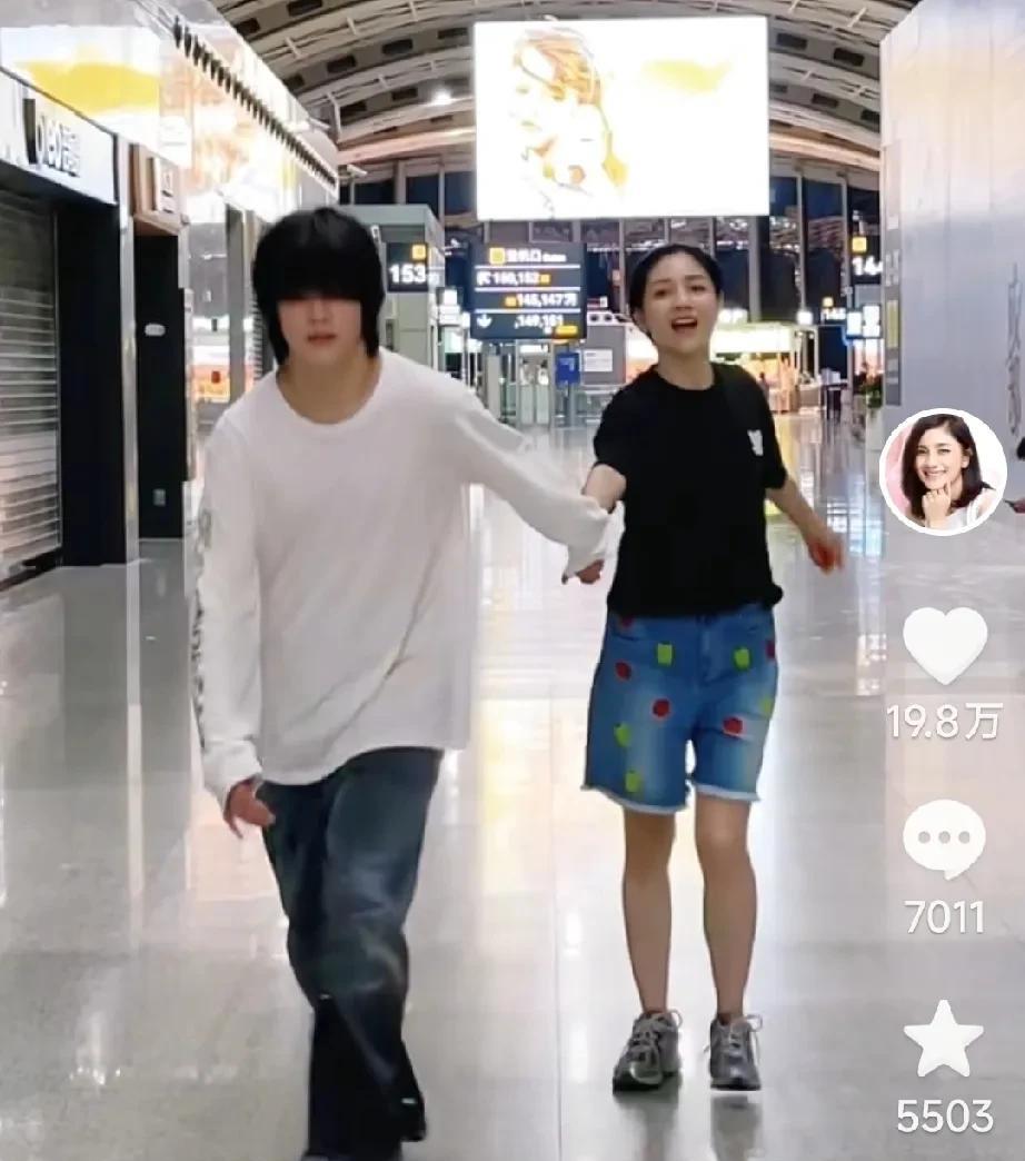安吉已经长这么大了吗？在我印象里，安吉还是那个白白嫩嫩的东北“宋仲基”。现在安