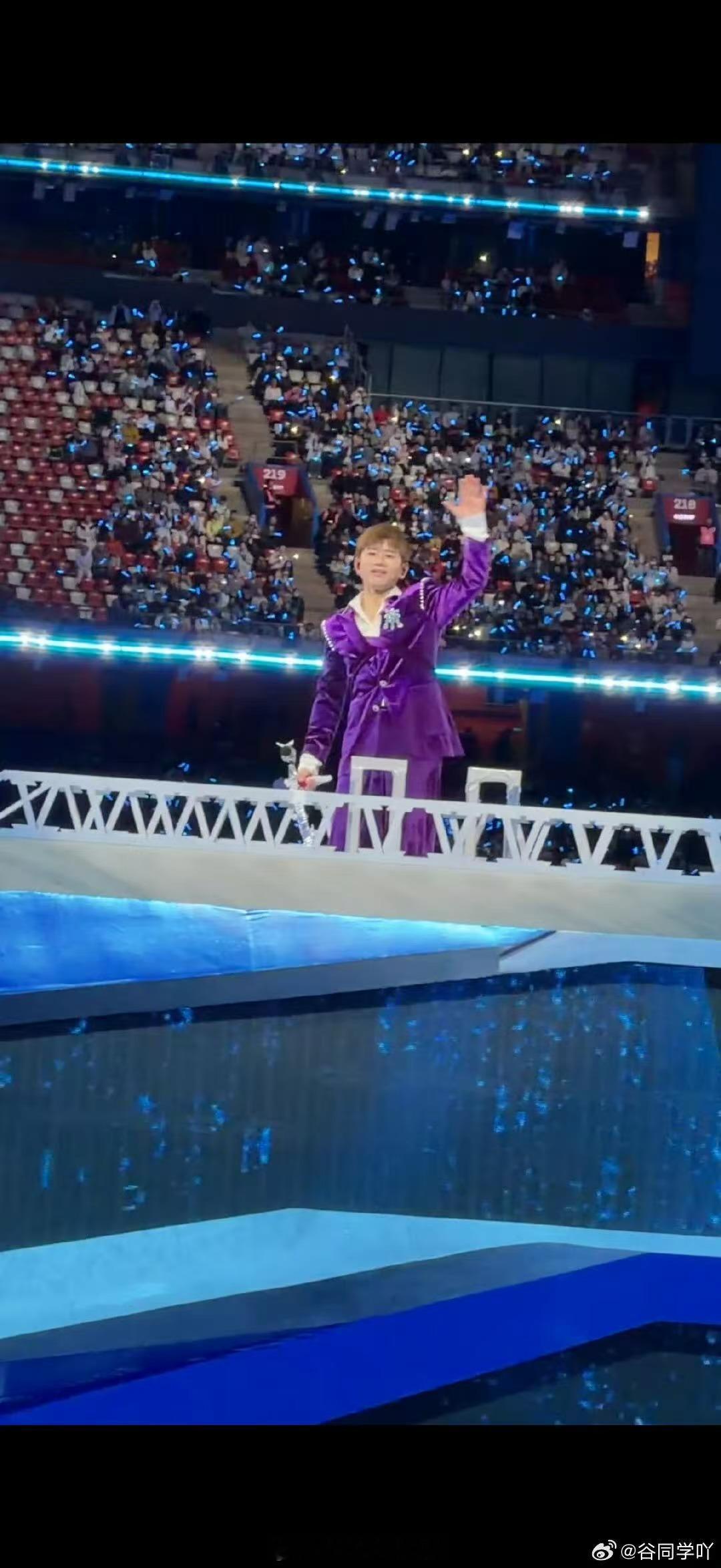 没点正气都来不了张杰演唱会张杰演唱会最大的魔力是，它会让你相信美好的东西。不是