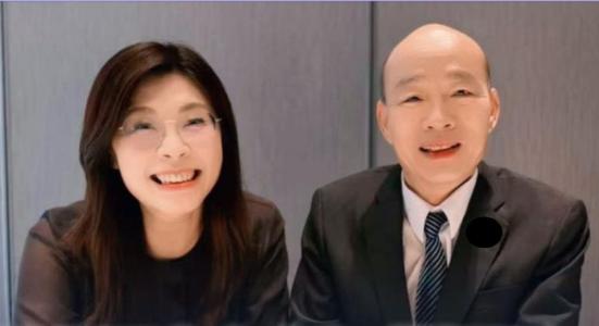 郑丽文和韩国瑜“合体”。架势是摆开了。侯友谊那边话软了下来。说自己在什么