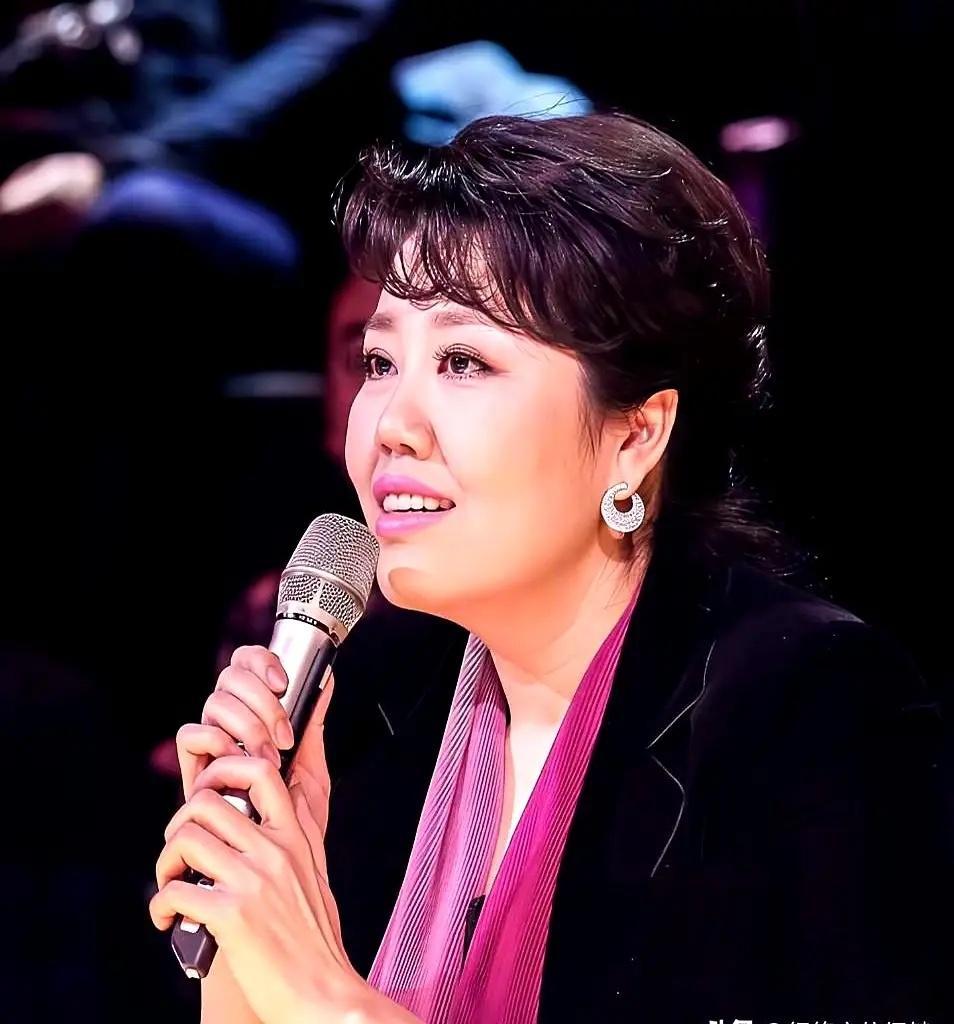 春晚这块大蛋糕，真不是谁火谁就能吃的于蕾导演宁可用海来阿木，也不碰粉丝七千多万的