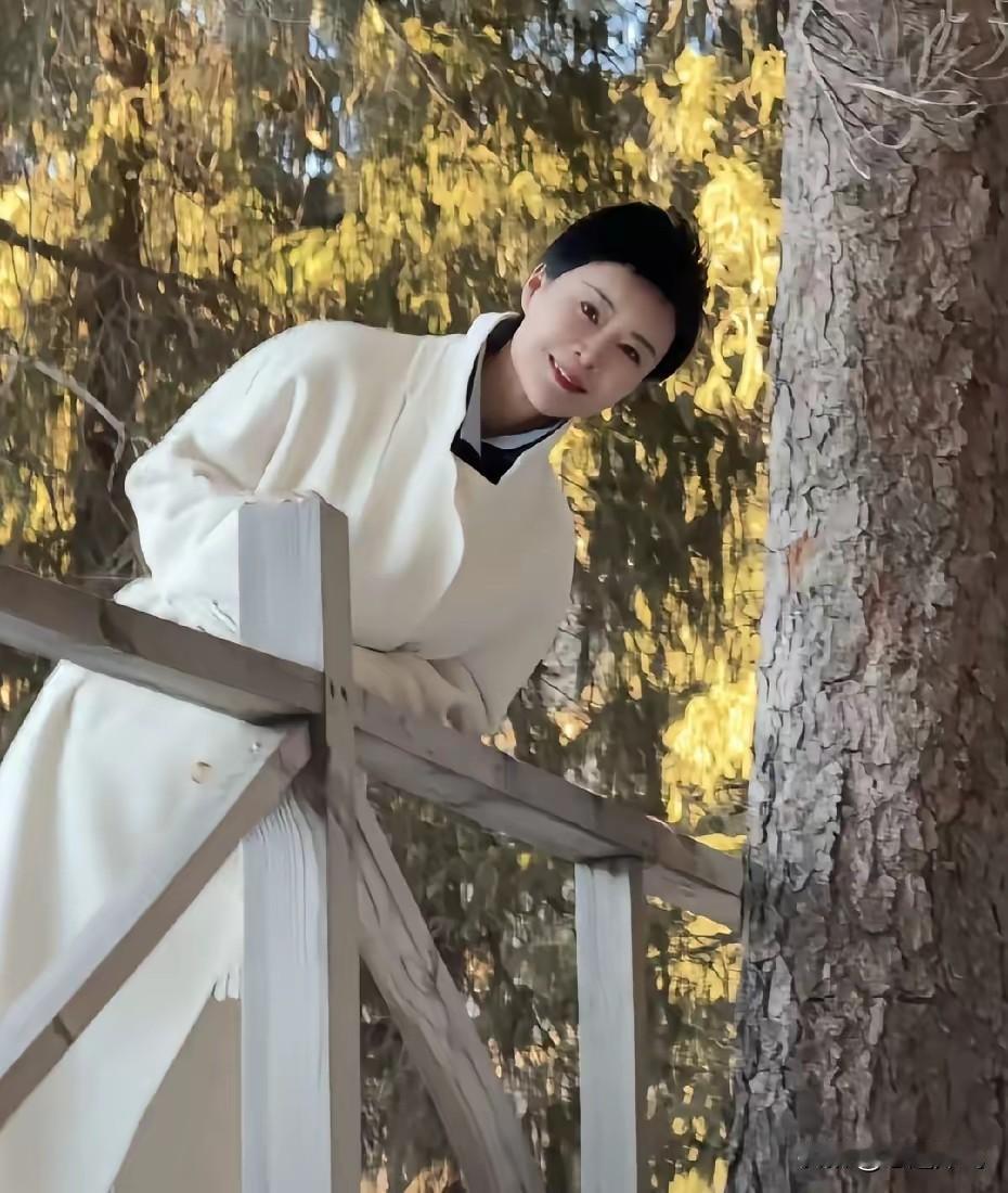 47岁的贺娇龙摔下马去世我给老公开会说了我的三个想法，老公听后沉默了！