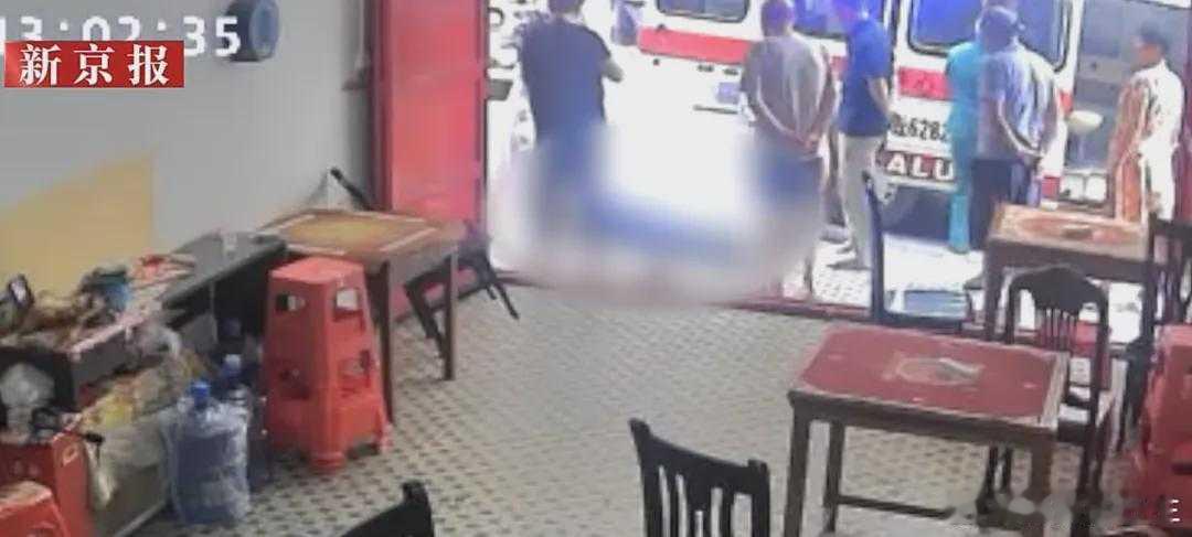 官方确认帮扶老人遭索赔店主不担责只是确认店主不担责，没有赞扬店主帮扶送医的仁举。