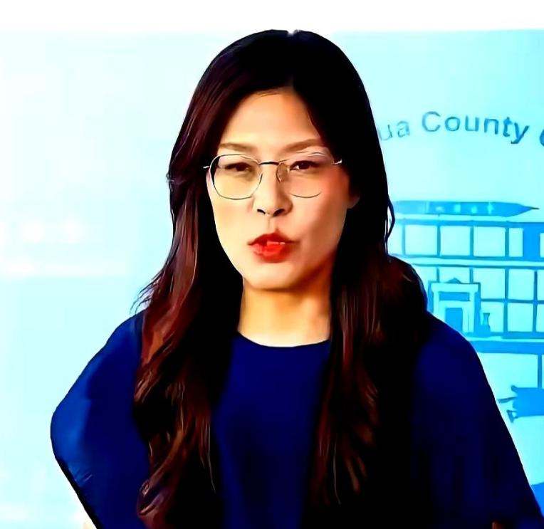 牌桌上就这张牌最关键了。郑丽文刚当选国民党主席，现在大家最关心的就是：她真当