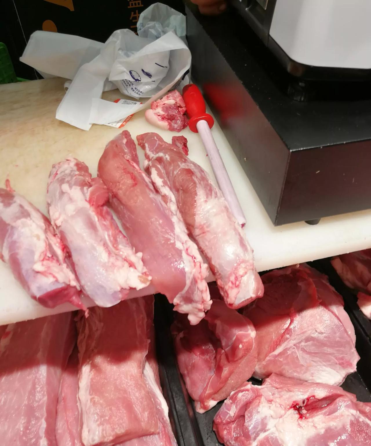 哈尔滨的全盈生鲜！你总不能把里脊肉上附带的肥肉也当做里脊肉卖给顾客吧！今天上午