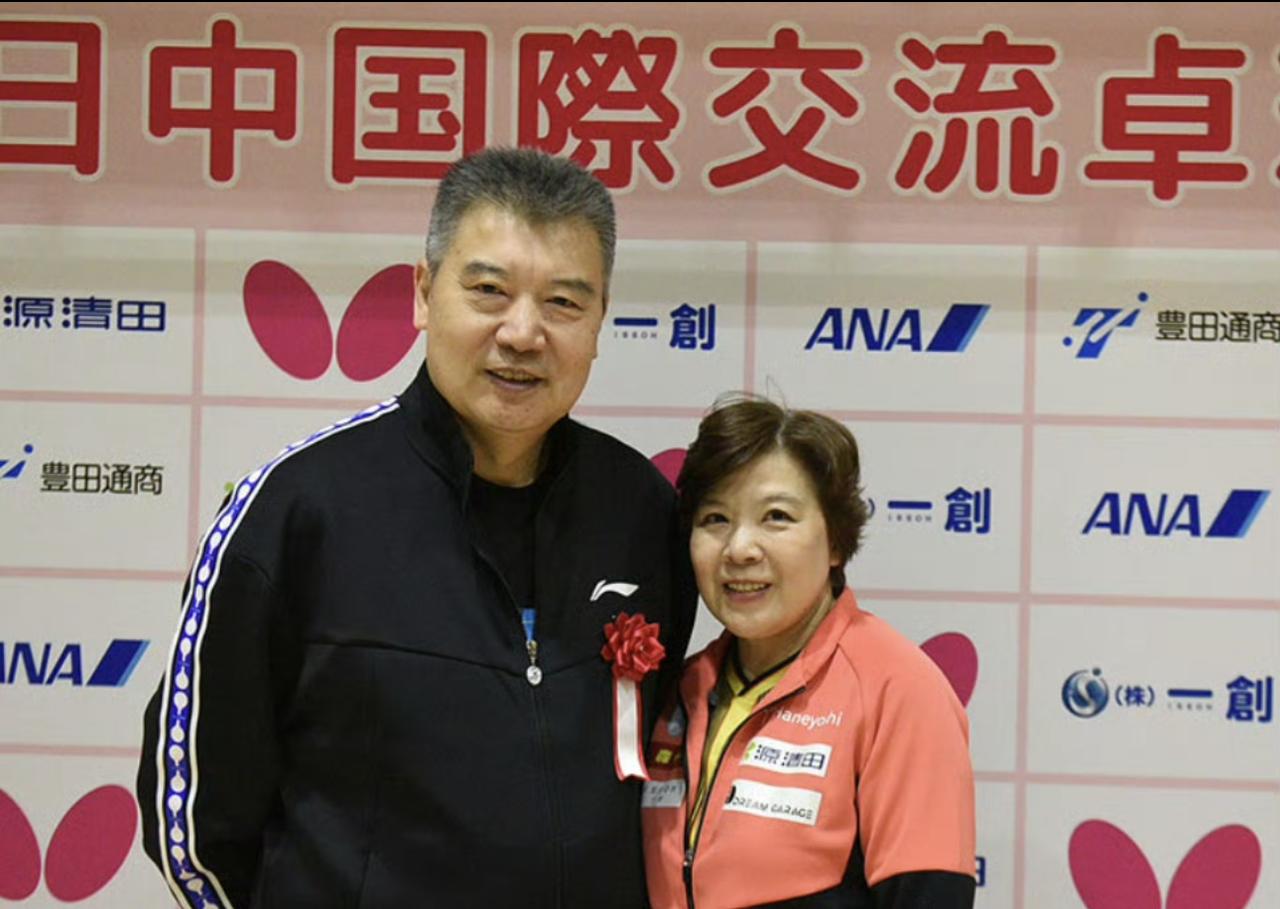 李隼罕见露面：参加中日乒乓交流！退休后的李隼来到了日本，参加三鹰市举办的“2