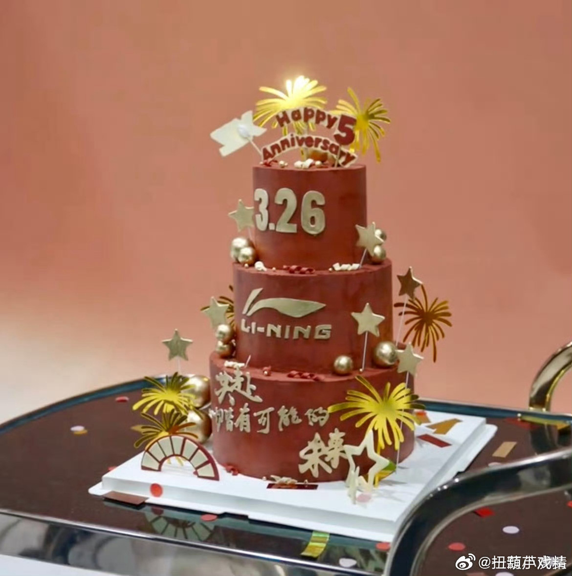 李宁品牌全球代言人肖战李宁首位全球代言续代言五年了，商务代言时间好长啊，80粉眼