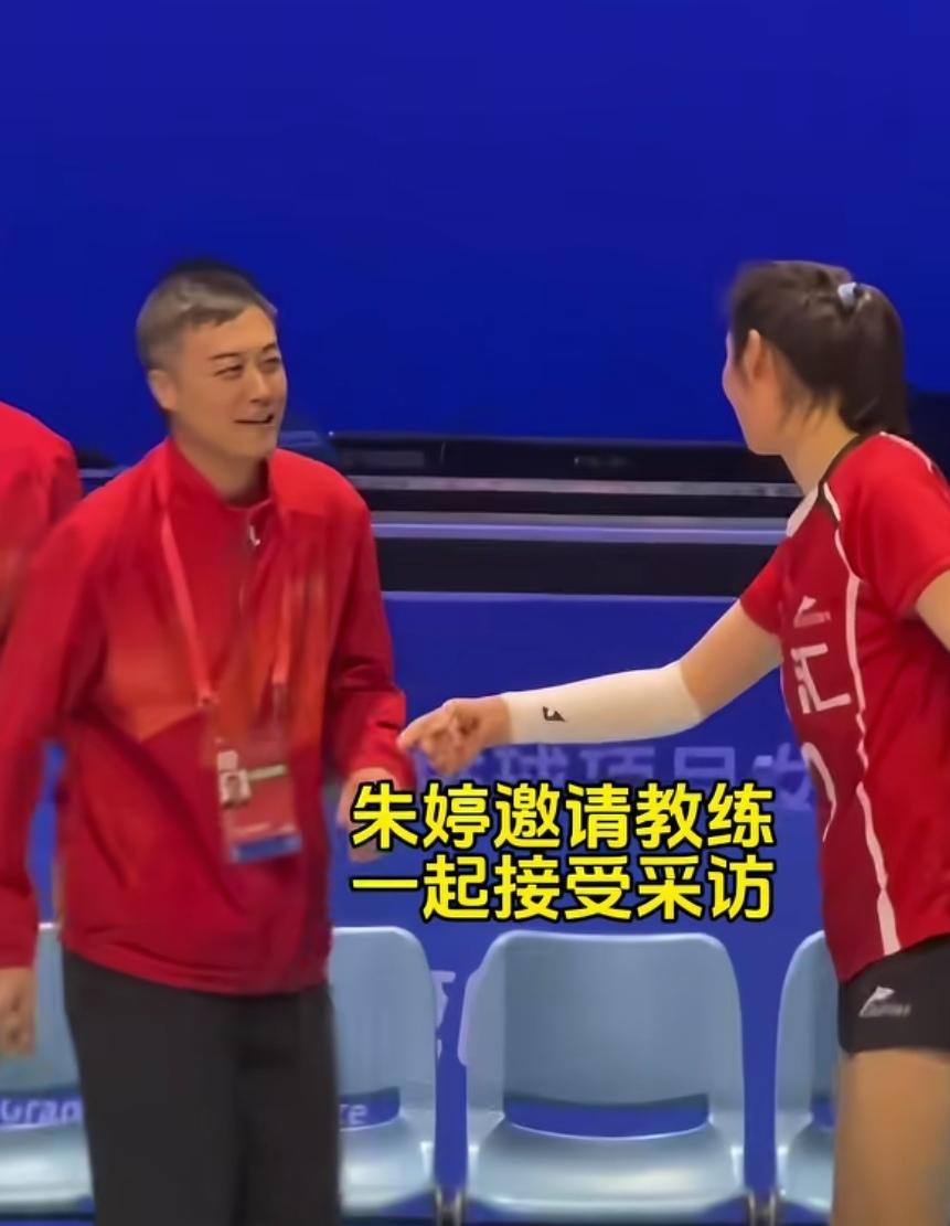 河南到底谁是主帅？这让我想到了詹皇！我们看到比赛结束后，要面对采访，河南主帅好像
