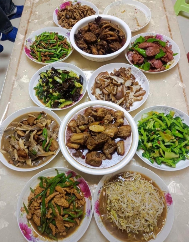 去大儿子家的一桌美食，跟去小儿子家的一桌美食对比