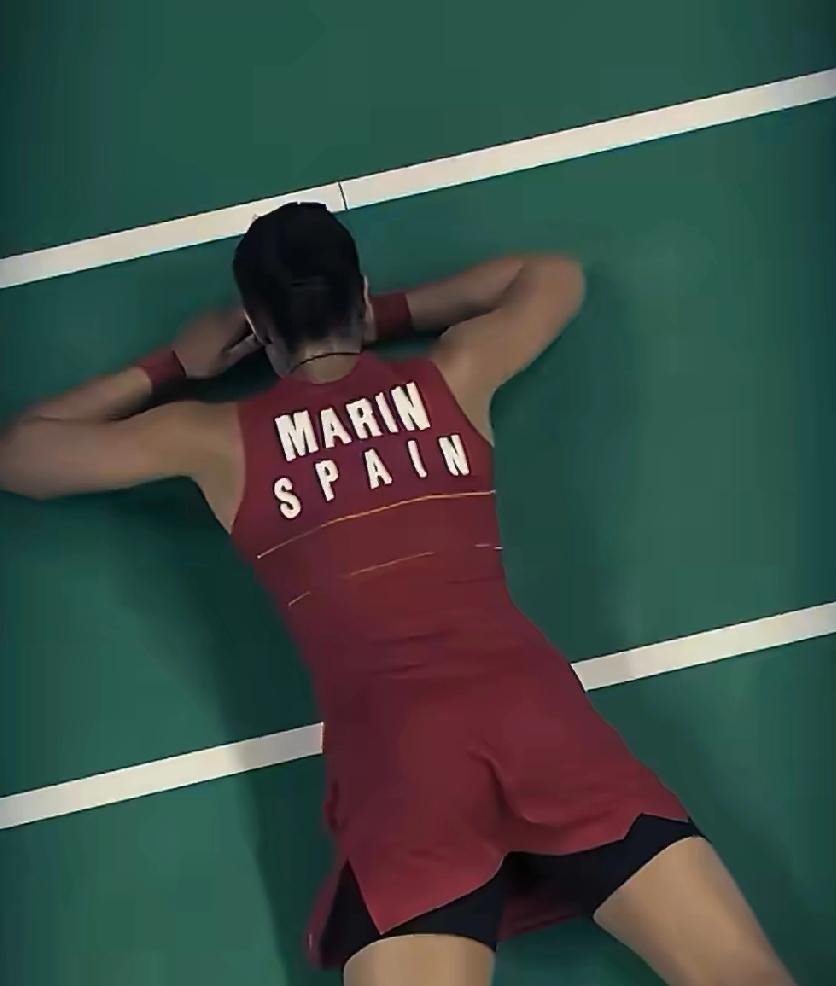 马林退役!3月26日，西班牙羽毛球名将马林宣布退役。32岁的马林在2014、2