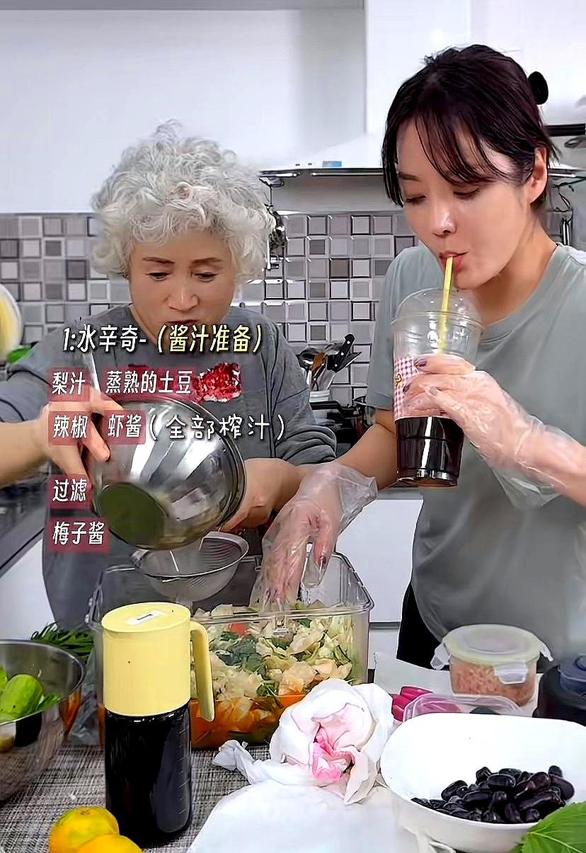 被蔡琳70岁的老母亲惊艳到了，她芙蓉凝脂。蔡琳跟高梓淇分开后，一个人带着