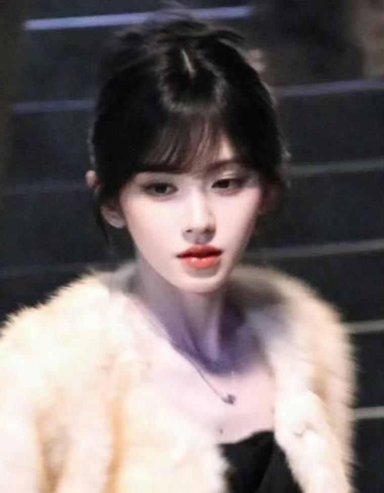 鞠婧祎这次是真美，这个妆造好像唐泽雪穗！[爱心]感觉好像发现她的新戏路了，她真的