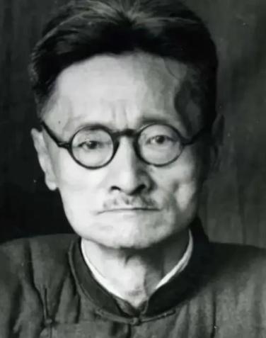 1928年11月，蒋介石到安徽大学视察，与时任安徽大学校长刘文典吵架，蒋介石狠狠