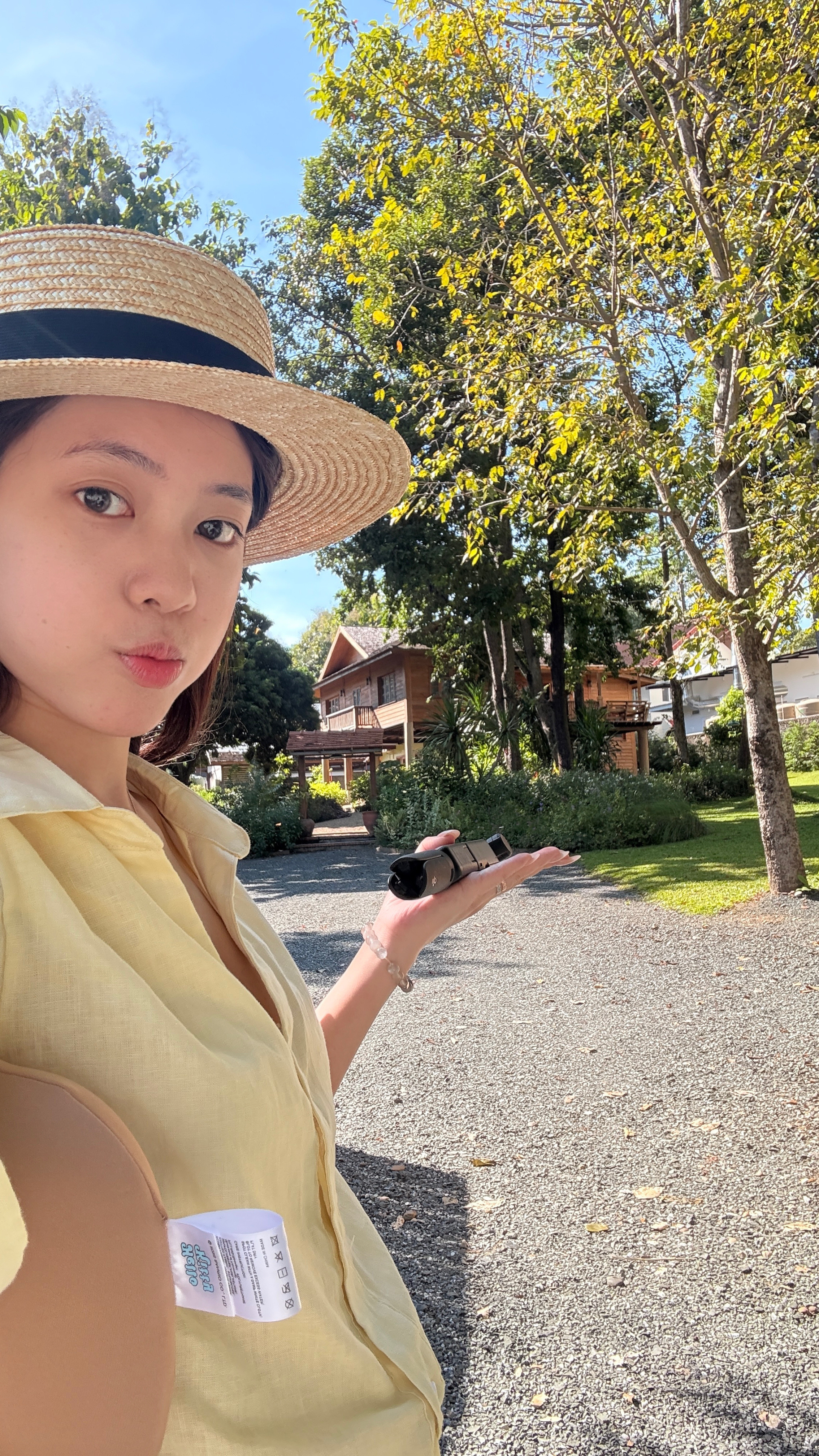 今天凑不到9张离开了清迈的小木屋～来到☔️的普吉岛但素吃到了爆炸好吃的船面🍜