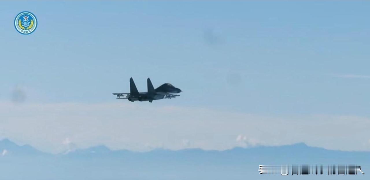 按照法新社的这个逻辑，美国几十年来不敢登陆古巴，难道是因为美军“打不过”古巴？简