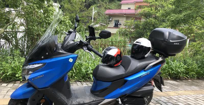 踏板摩托车250-300cc怎么选？踏板摩托车的选择取决于多个因素，