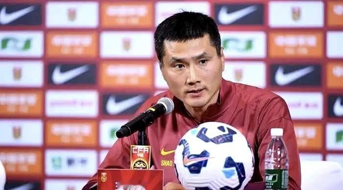 中国队想参加世界杯，目前有两条途径：1.承办世界杯，以东道主身份自动获得参赛