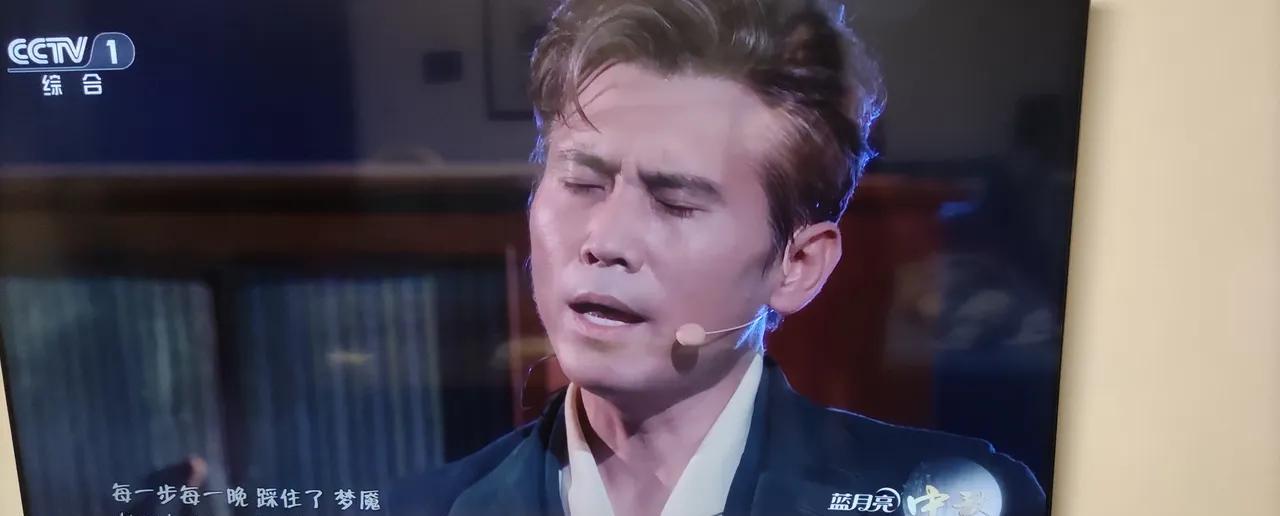 不知道什么时候起，央视晚会就变了样！这不是第一次这样了，央视主办的大型晚会由演