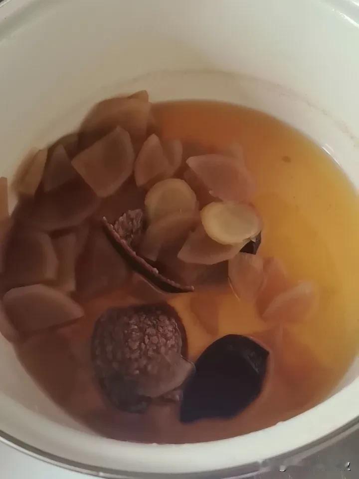 我感冒咳嗽十来天了，嗓子里总是有痰，咳的费力。前几天去协和医院拿了中药在吃，