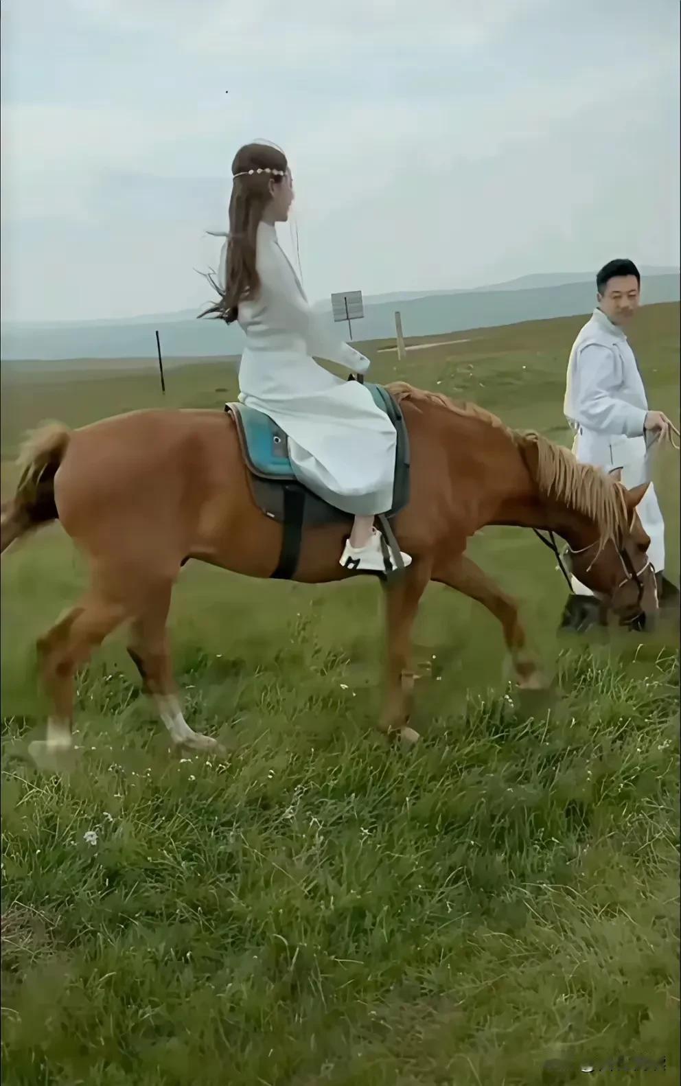 终于藏不住了该来的还是来了汪小菲一家蒙古行忙完了新店开业后一家四口现