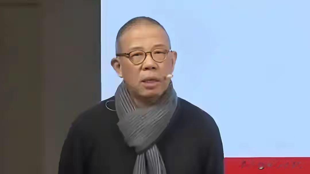 钟睒睒说，我的儿子现在36岁，他应该有自己的选择权利。因为我作为父亲，我没有给他