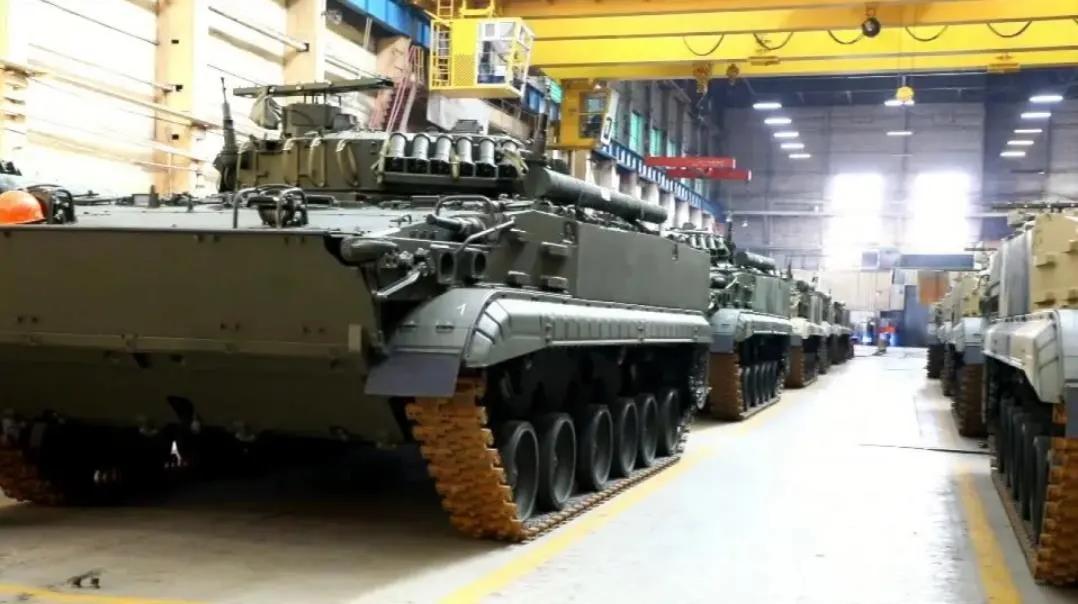 俄罗斯BMP-3步兵战车在战场上的作用比主战坦克还大，因为其能够将步兵运到前线，