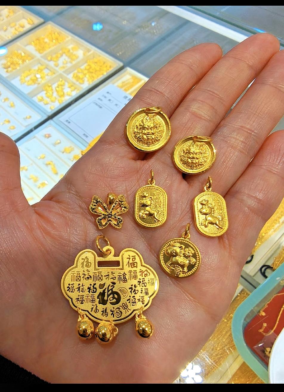 这两天卖黄金的要悔的睡不着觉了！不是因为金价涨到了1143元每克，