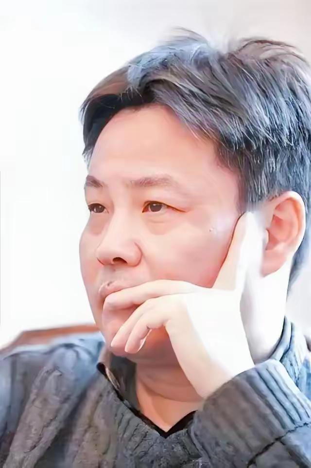 余华老师说：“人老了，最心酸的不是生活清贫，身体抱恙，而是突然有一天，你发现那个