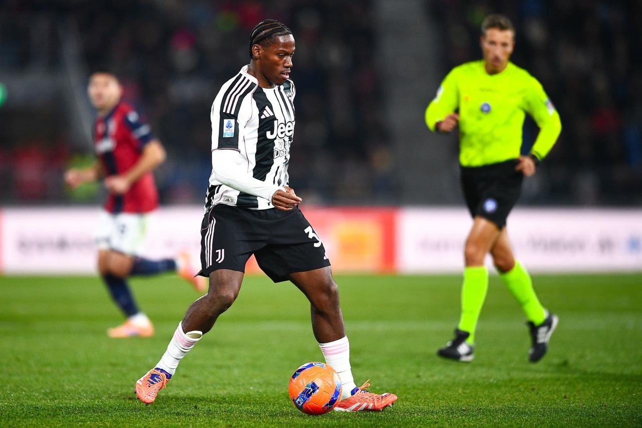 罗马诺：“最近几周，媒体对戴维的报道充斥着夸大和歪曲。这位加拿大球员的确在适应新