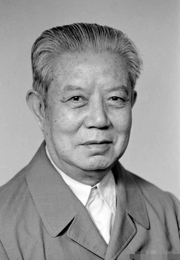 1969年10月，红旗杂志副主编邓力群接到通知，下放到石家庄市潺沱河附近一个叫北