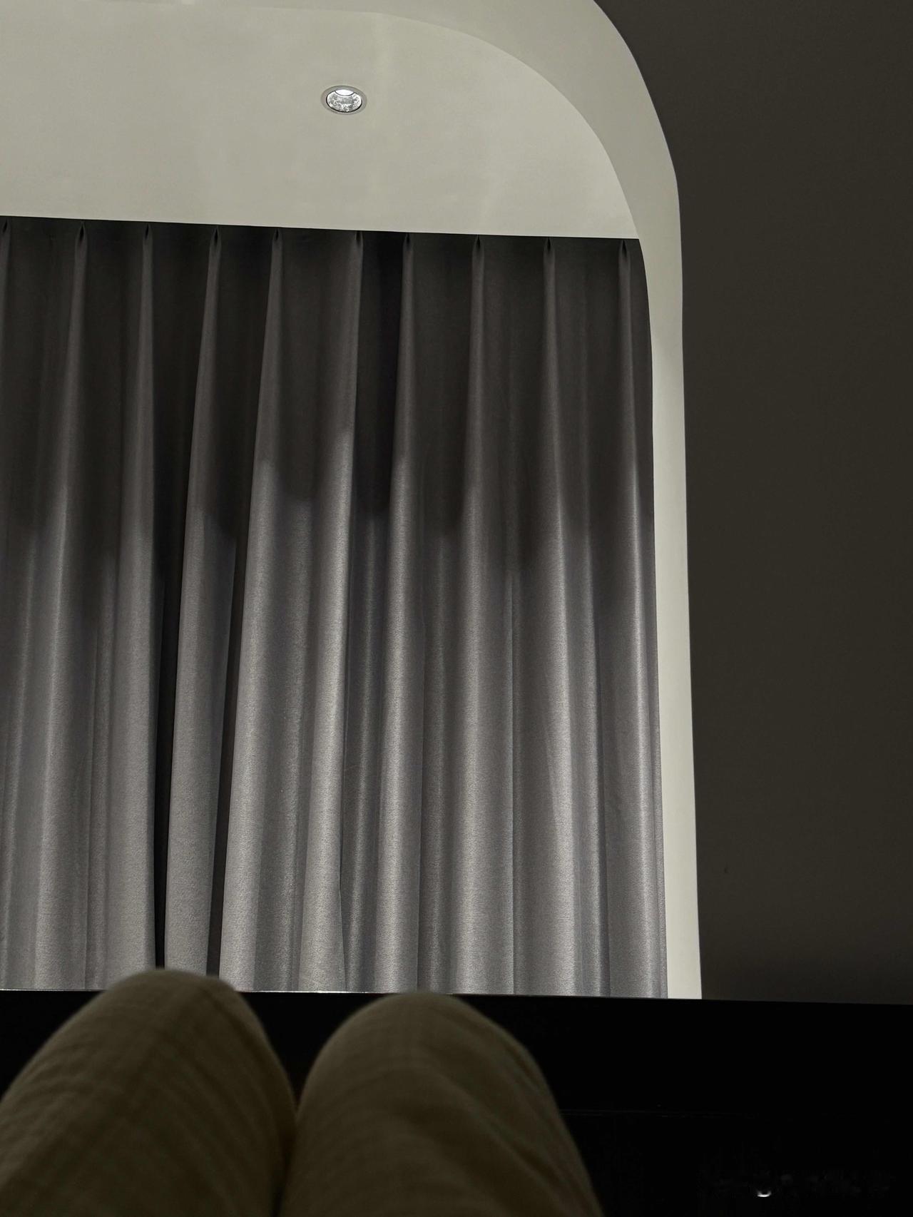 醒来才发现趴在男朋友身上睡了一夜…年底很忙，各种报告各种总结，把我的精力绷到极