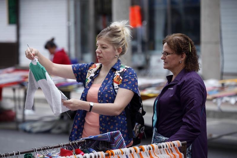 这俄罗斯美女在中国生活16年，家庭美满，丈夫和儿子都对她很好，这幸福都快溢出屏幕