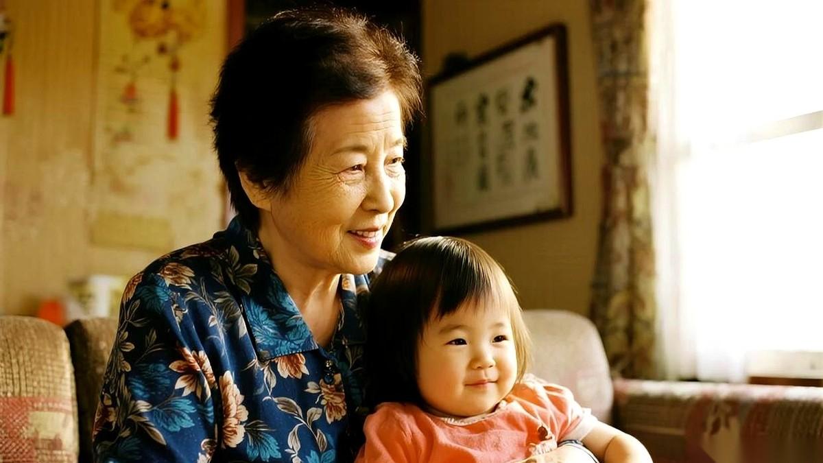 “白天有护工，晚上妈你顺手搭把手。”女婿推着轮椅进门，轮椅上坐着他去年脑梗瘫痪